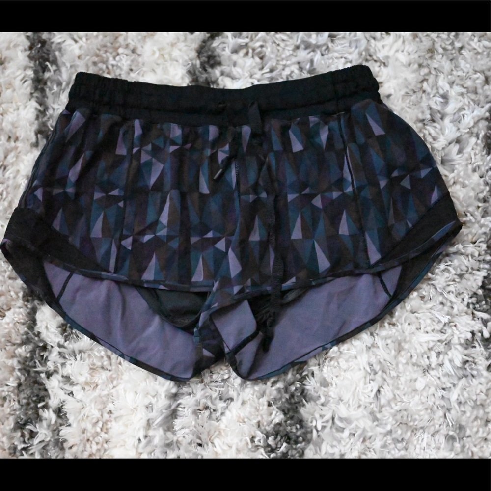 Lululemon Hotty Hot shorts 2.5